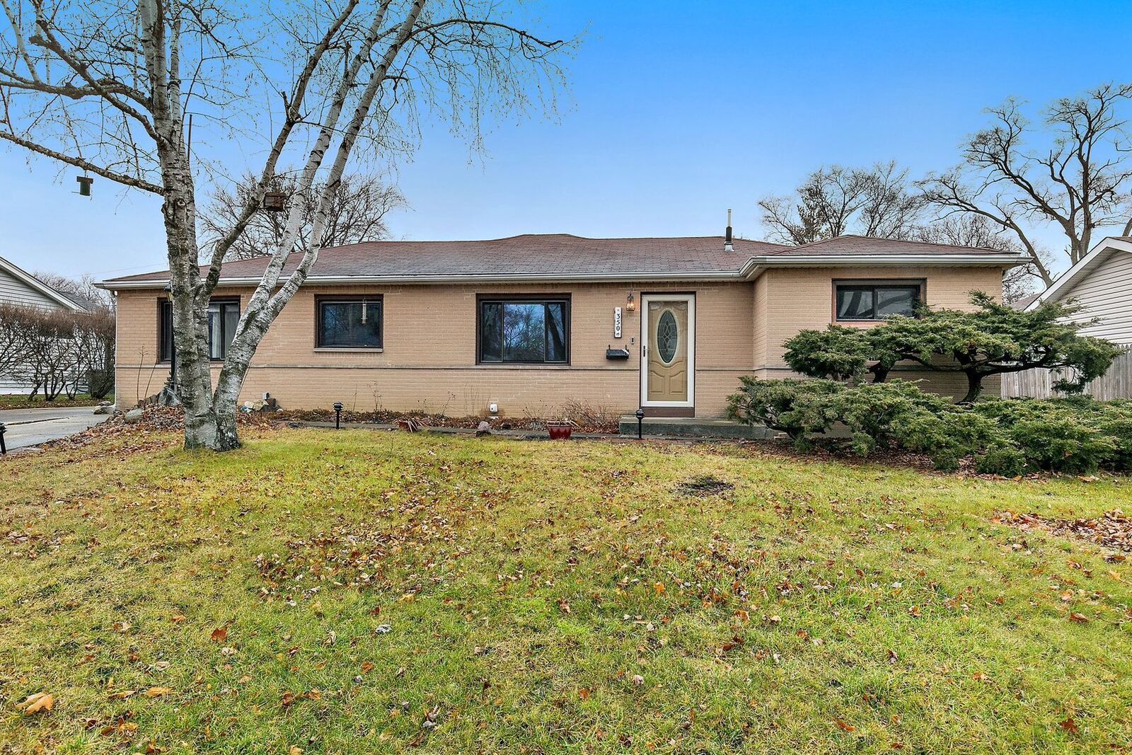 Property Photo: 350 Apache Lane IL 60169