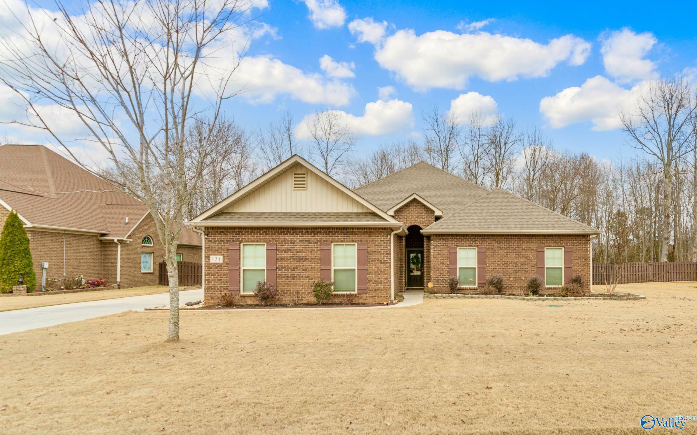 Property Photo:  124 Twin Springs Drive  AL 35749 