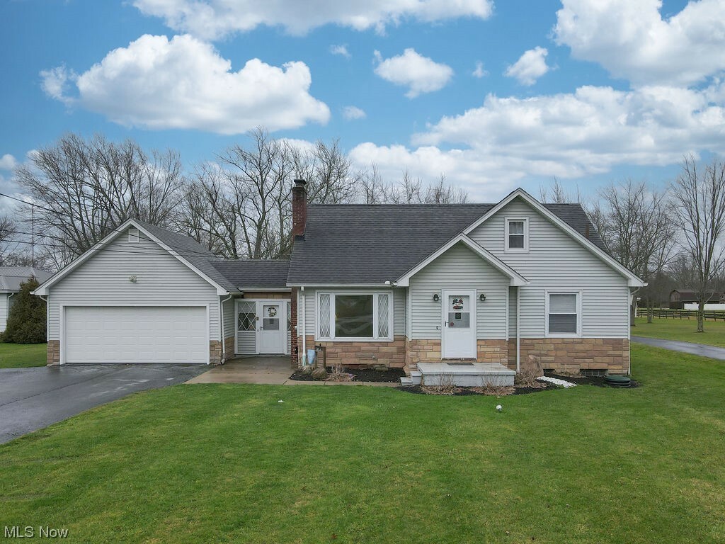 Property Photo:  3307 US 422 NW  OH 44470 