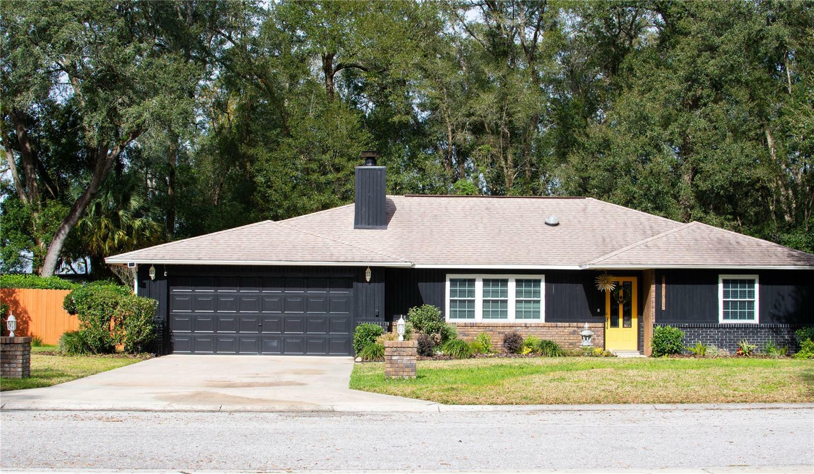 Property Photo:  5701 SE 9th Street  FL 34480 