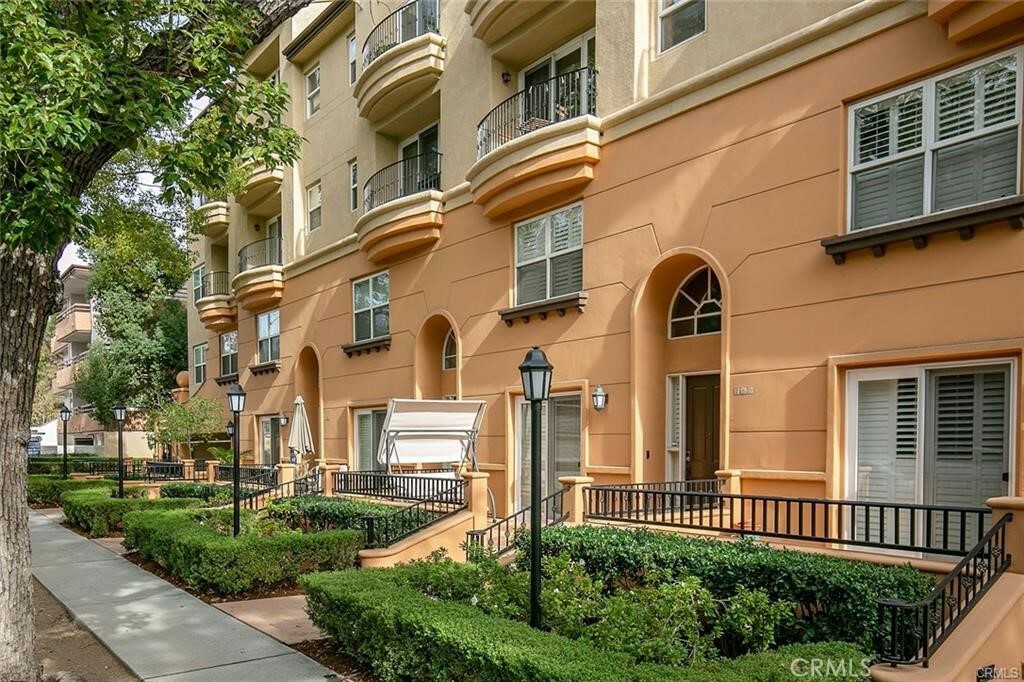 286 N Madison Avenue 301  Pasadena CA 91101 photo