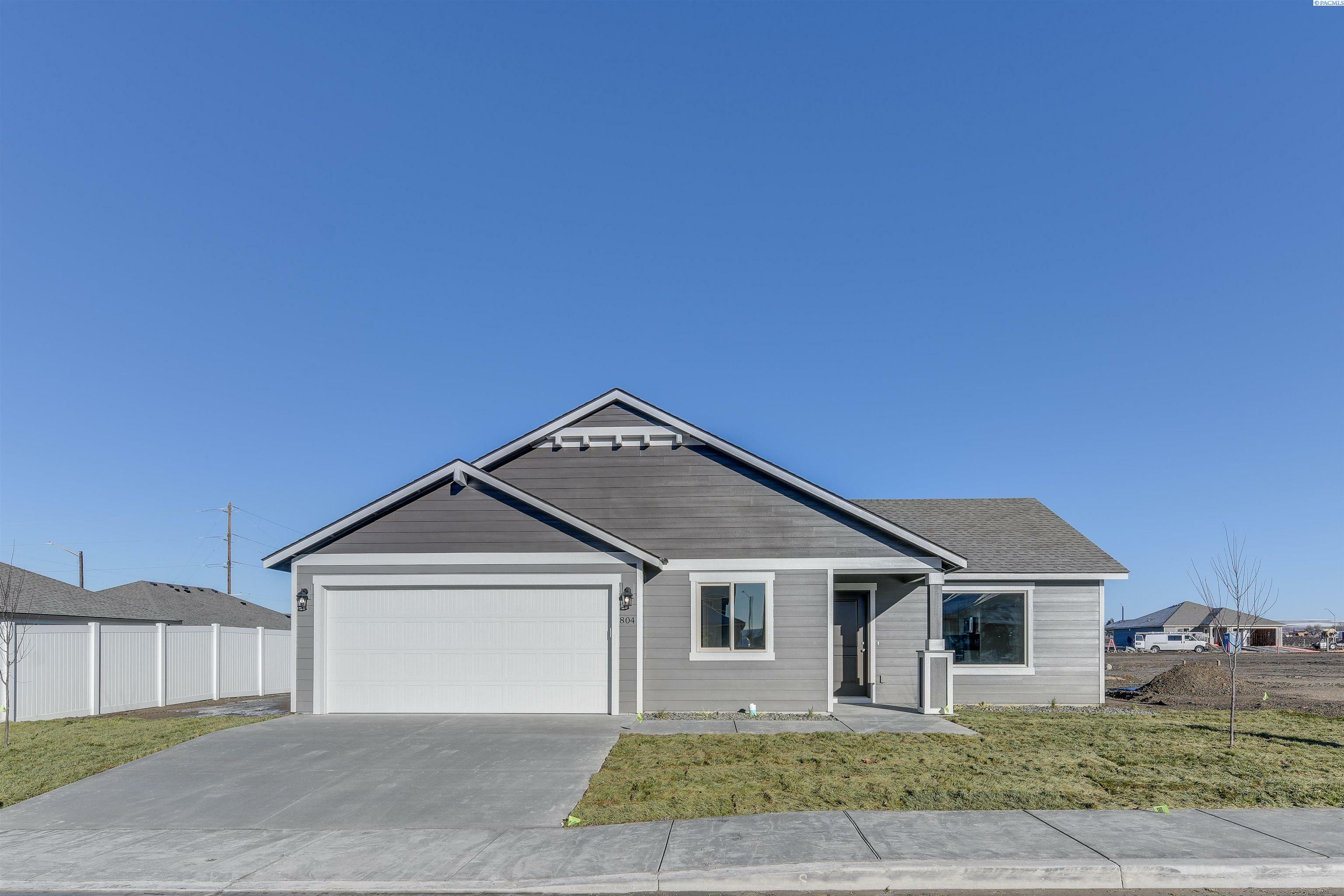 Property Photo:  804 Grapevine St  WA 98930 