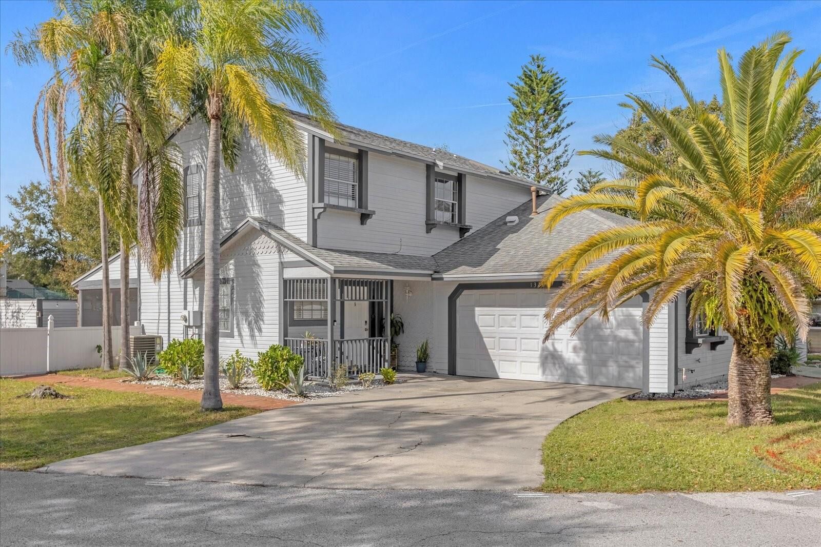 Property Photo: 1328 Landry Circle FL 32750