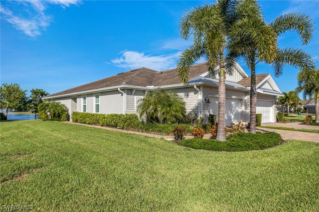 Property Photo:  14644 Edgewater Circle  FL 34114 