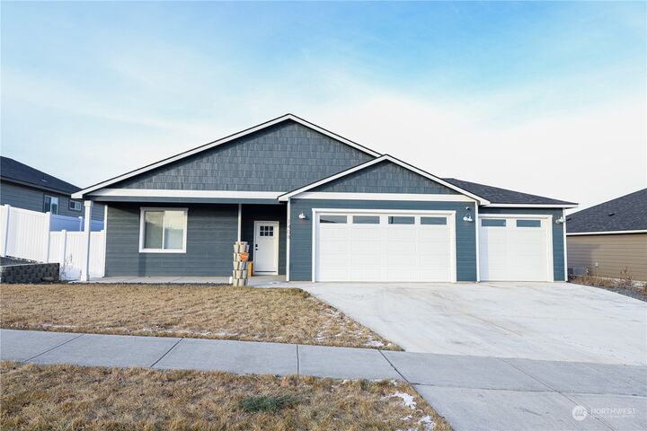 Property Photo:  1408 W Century Street  WA 98837 