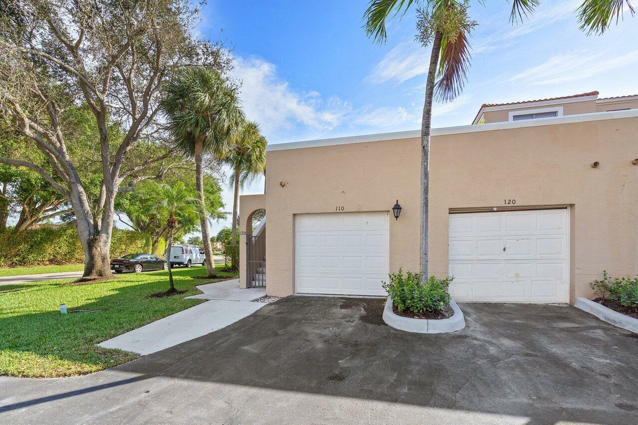 Property Photo:  6614 Villa Sonrisa Drive 110  FL 33433 