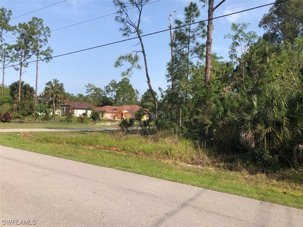 Property Photo:  241 33rd Avenue NE  FL 34120 