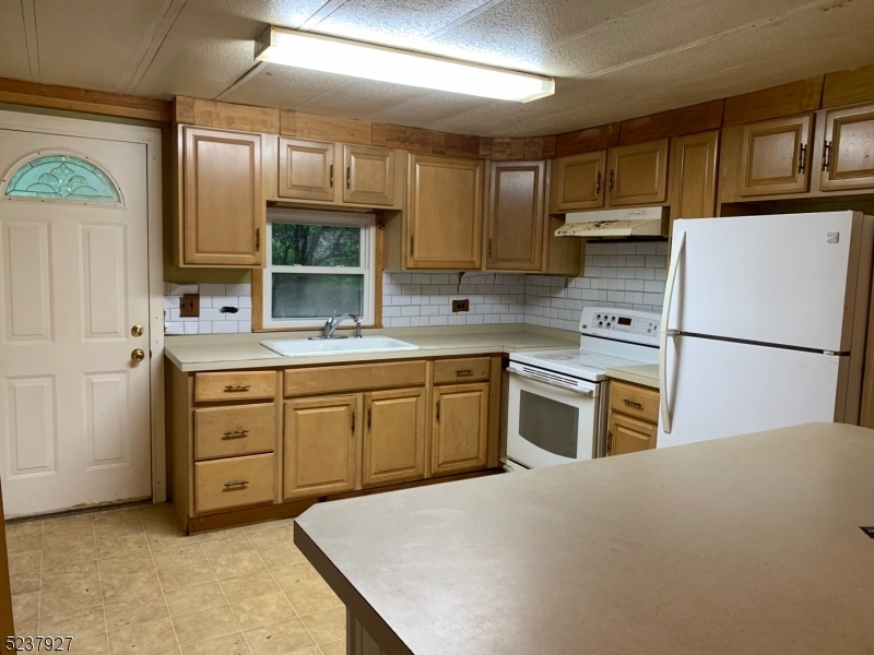 Property Photo: 28 Northwood Dr NJ 08829