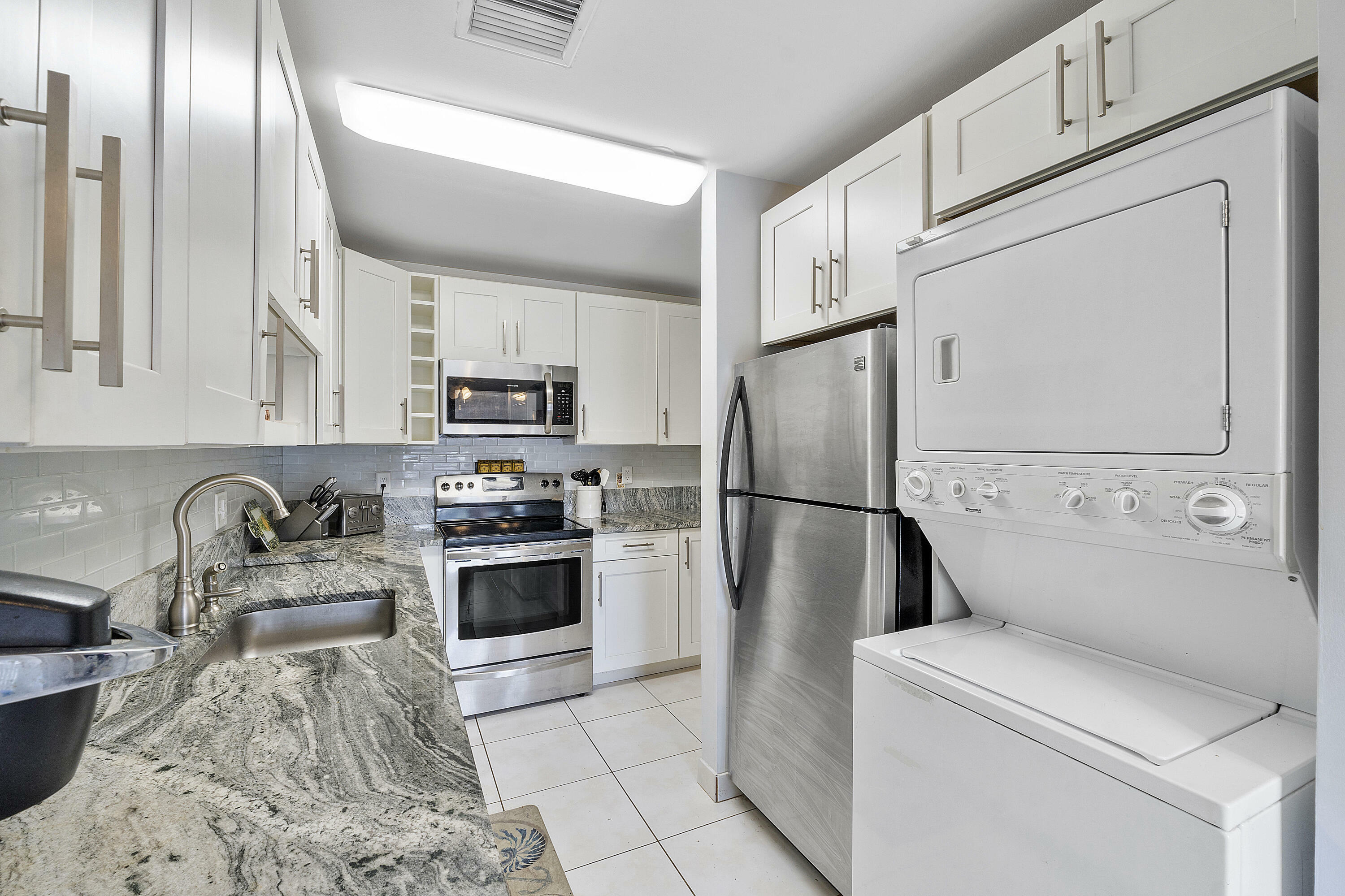Property Photo:  1631 NW 18th Avenue NW 104  FL 33445 