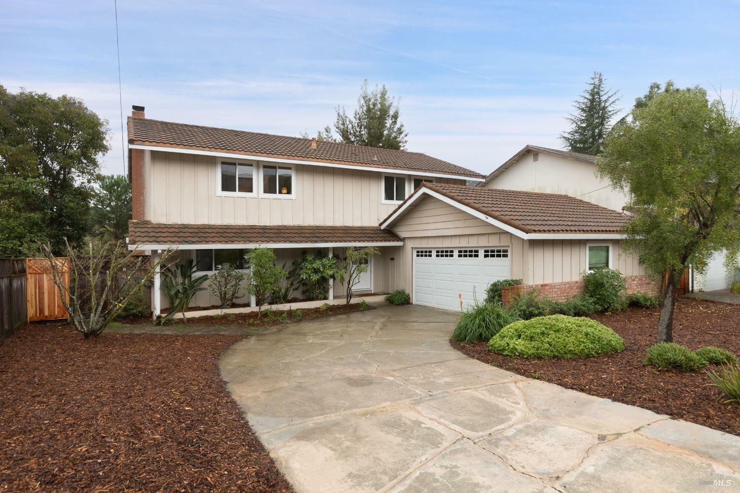 Property Photo: 94 Twelveoak Hill Drive CA 94903