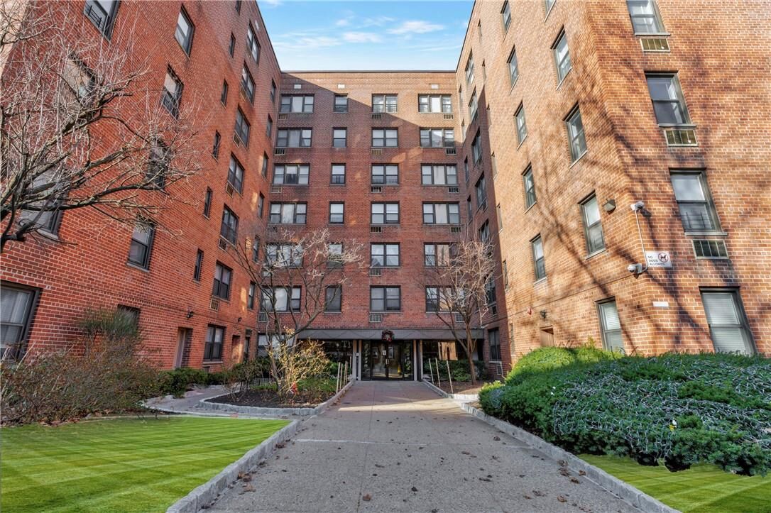 Property Photo: 11 Lake Street 5B NY 10603