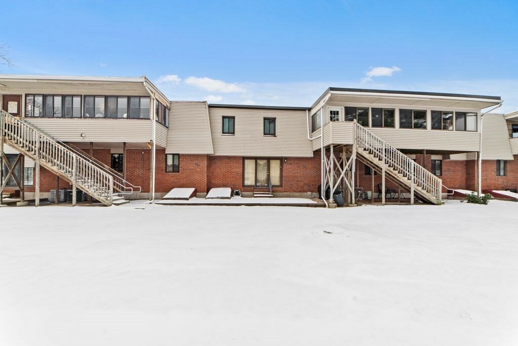 Property Photo: 6 Beekman Pl 6 MA 01001
