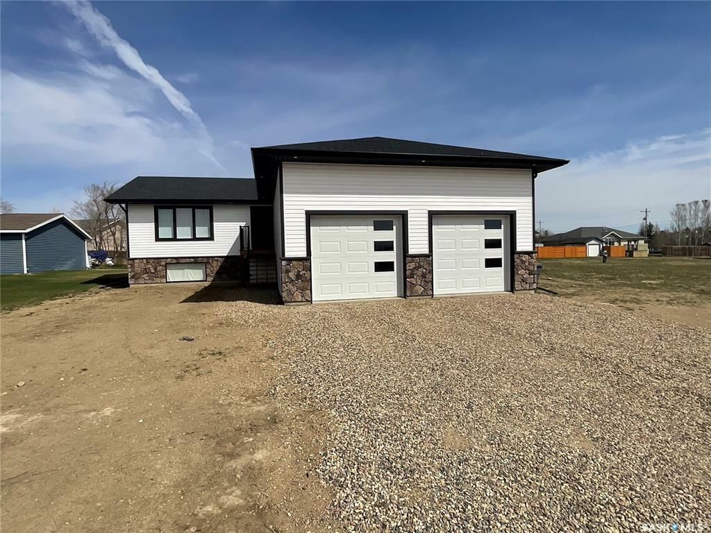 Property Photo:  209 Willow Crescent  SK S0K 4R0 