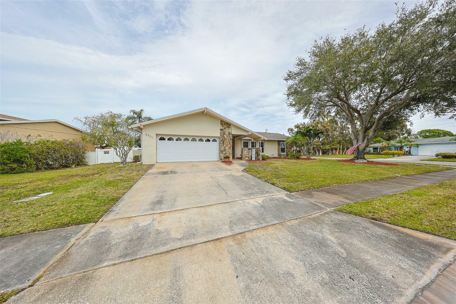 Property Photo:  8901 St Andrews Drive  FL 33777 