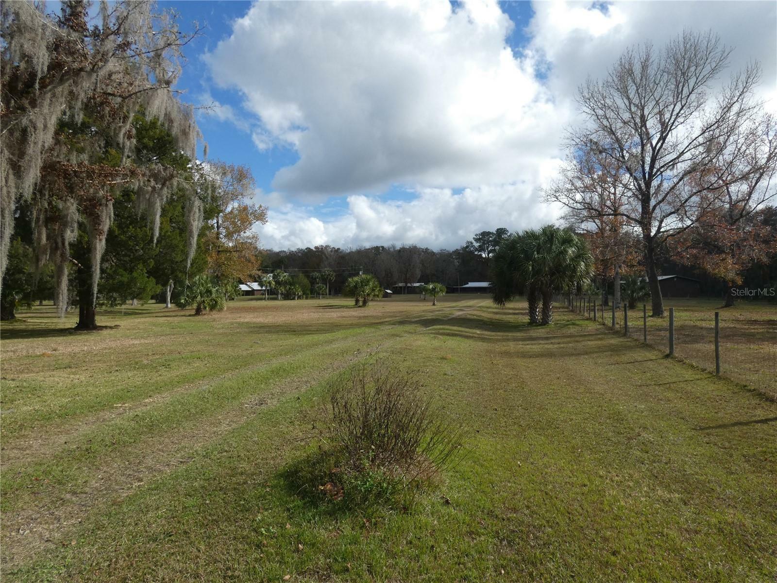 Property Photo:  4251 SE 44th Lane  FL 32668 