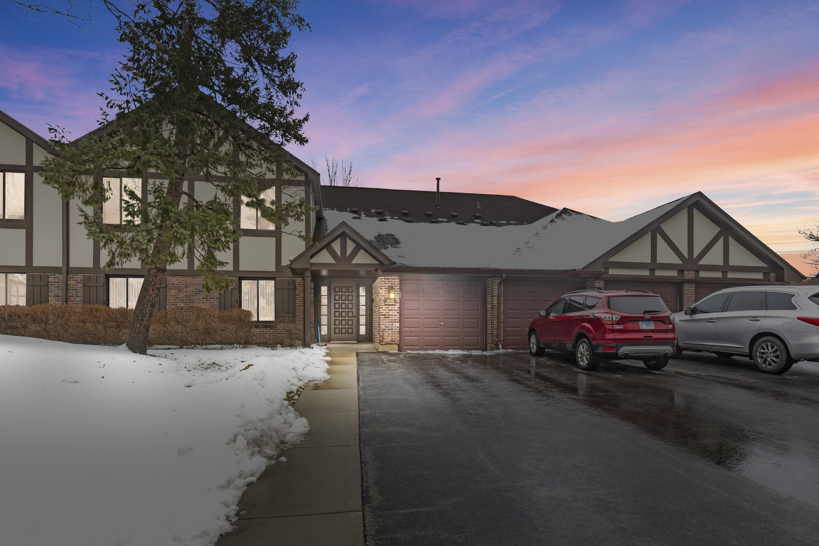 Property Photo:  1030 Cottonwood Court 1B  IL 60090 