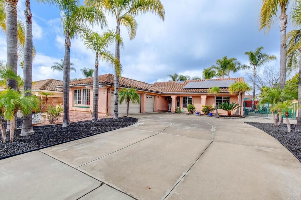 Property Photo: 32 Avenida Descanso CA 92057