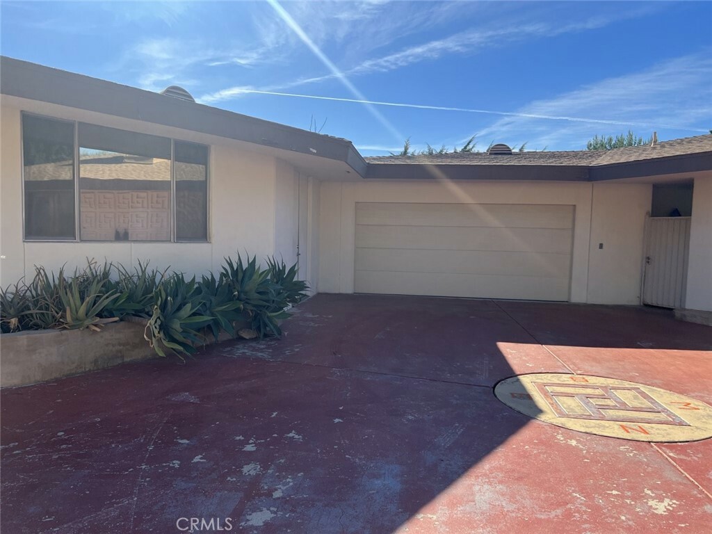 Property Photo:  10421 Beckford Avenue  CA 91326 