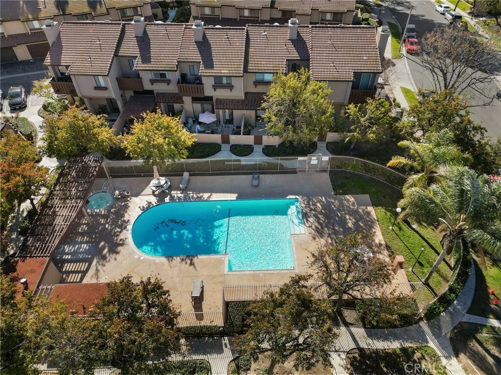 Property Photo:  2440 Chandler Avenue 2  CA 93065 