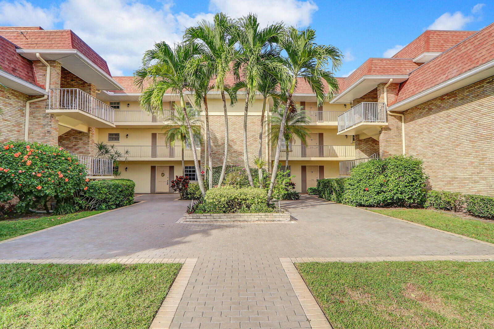 Property Photo: 5500 Tamberlane Circle 104 FL 33418