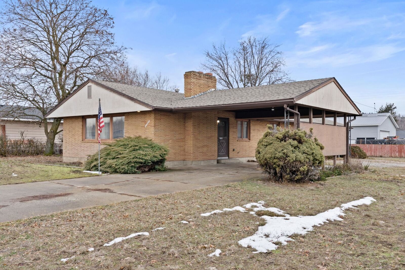 Property Photo: 11923 E Grace Ave WA 99206