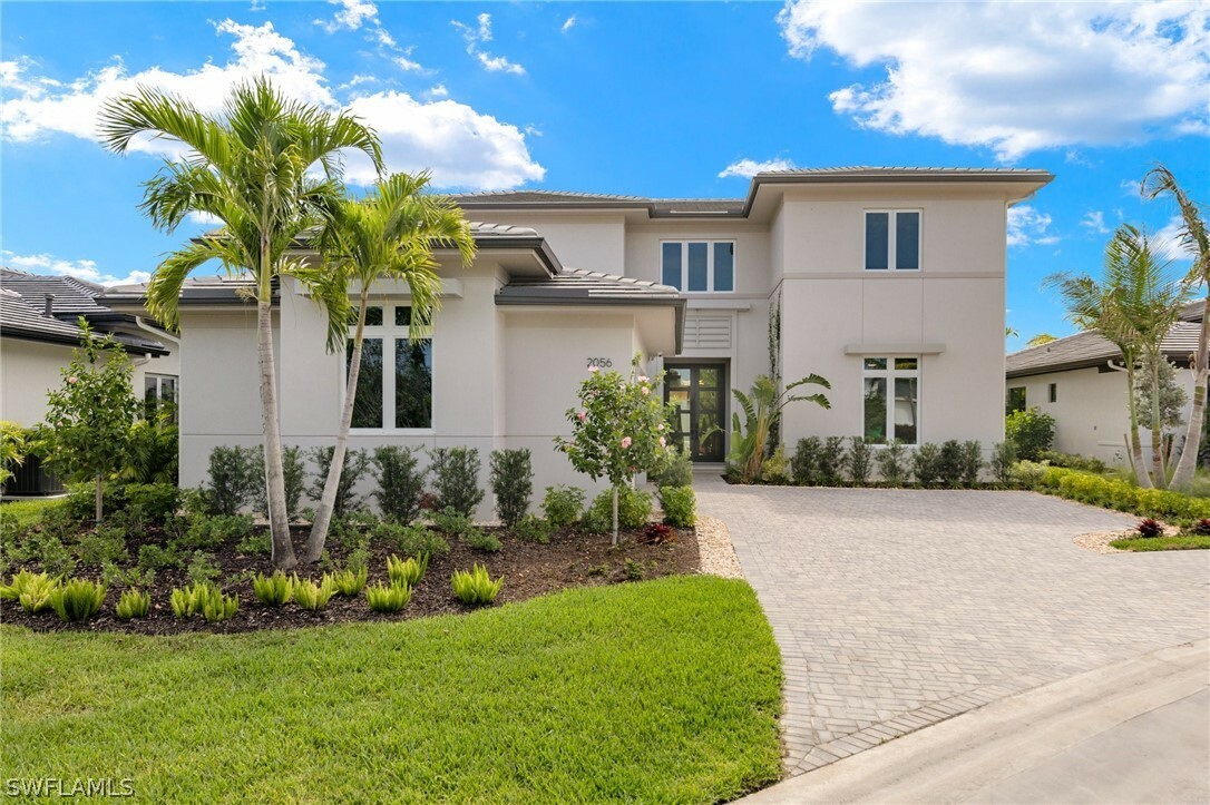 Property Photo:  2056 Cambridge Park Drive  FL 34109 