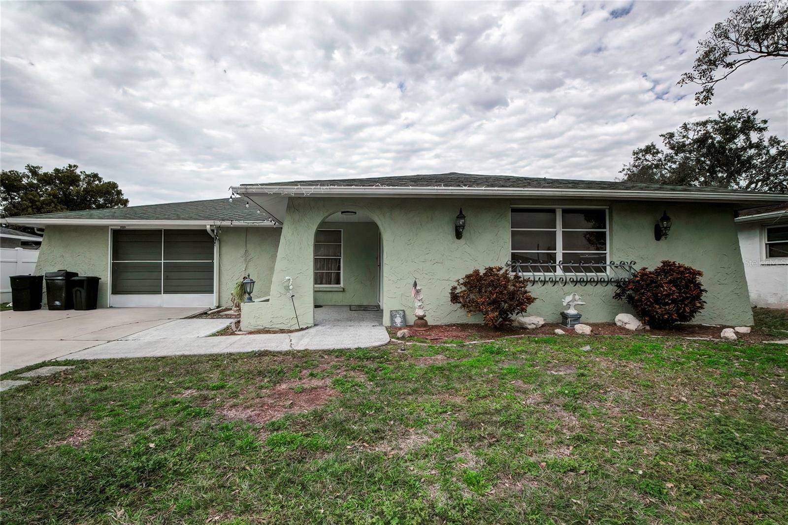 Property Photo:  7225 Embassy Boulevard  FL 34668 