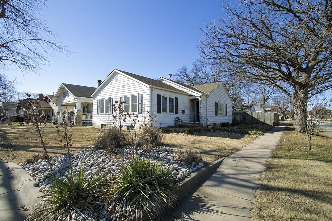 Property Photo: 324 N B St KS 67152