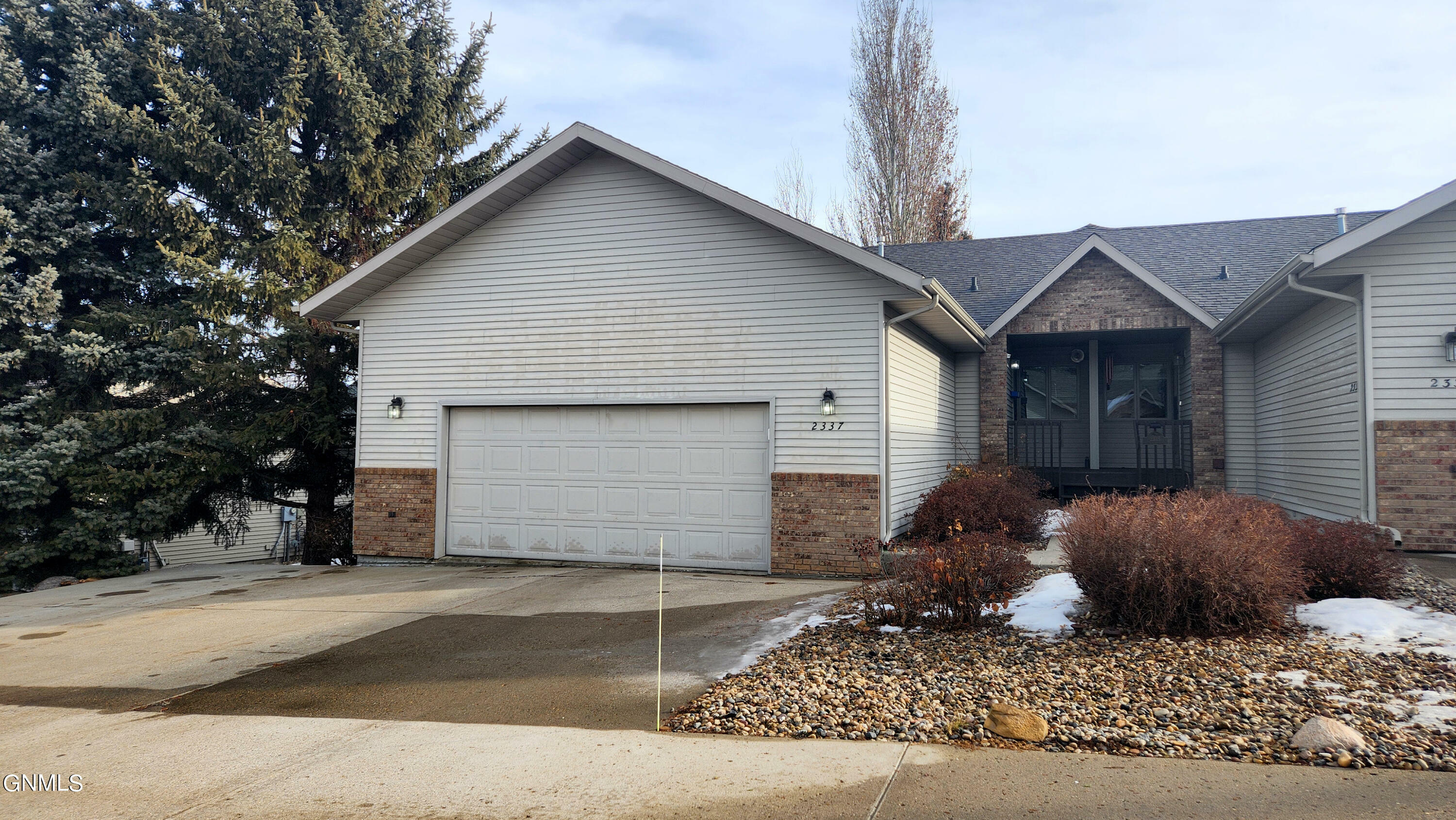 Property Photo:  2337 Hoover Avenue  ND 58501 