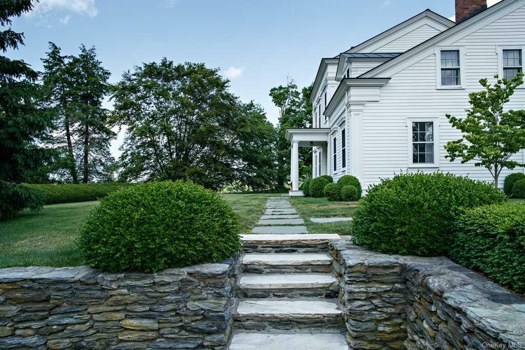 Property Photo:  2 Bontecou Road  NY 12545 