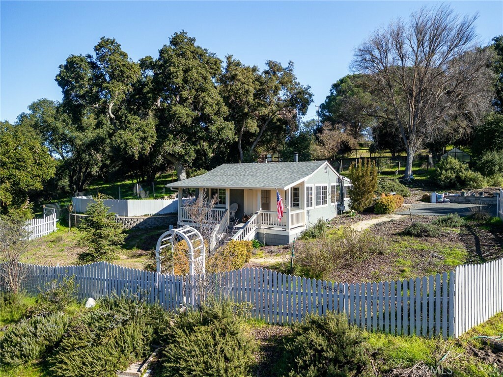 Property Photo:  4555 San Anselmo Road  CA 93422 