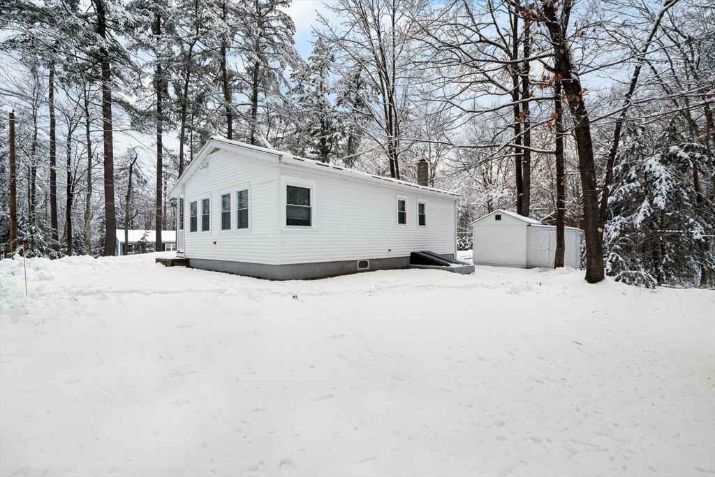 Property Photo:  180 S Row Rd  MA 01462 