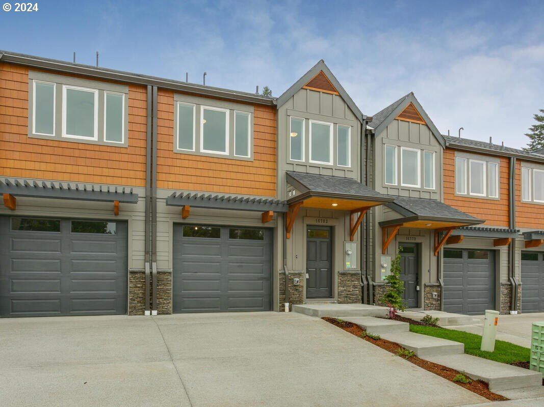 Property Photo:  16809 Chula Vista Ave  OR 97055 
