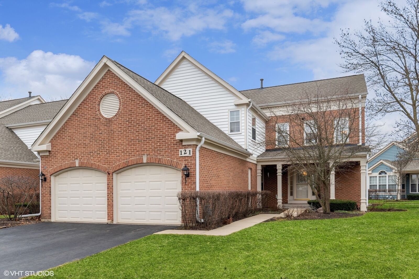 Property Photo: 121 Radcliffe Court IL 60026