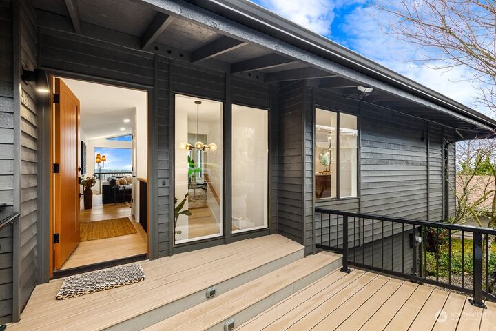 Property Photo:  4432 Somerset Boulevard SE  WA 98006 