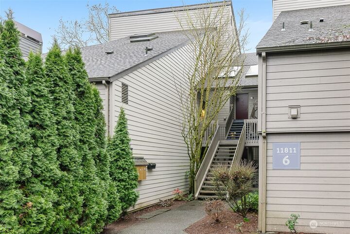 11811 93rd Lane NE 301  Kirkland WA 98034 photo