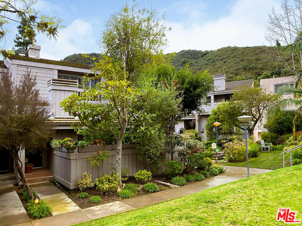 1307   Palisades Dr  Pacific Palisades CA 90272 photo