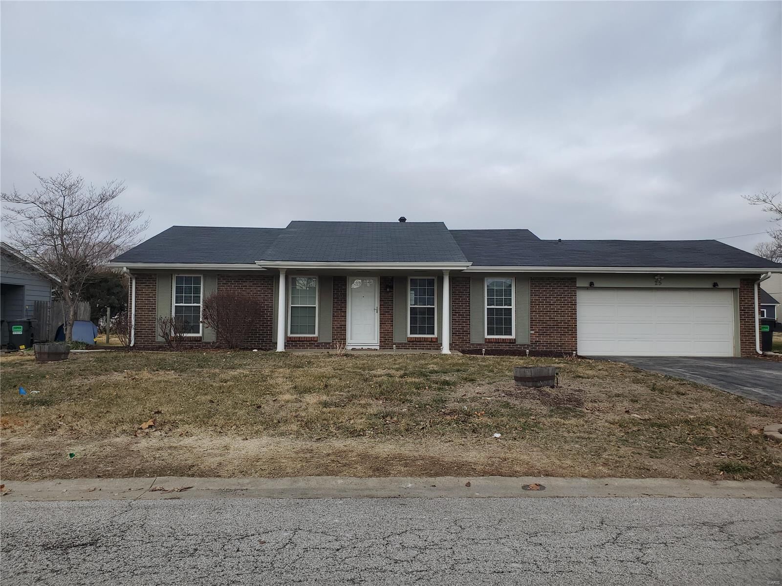 House for sale in Fairview Heights 25 Chateau Drive, Fairview Heights