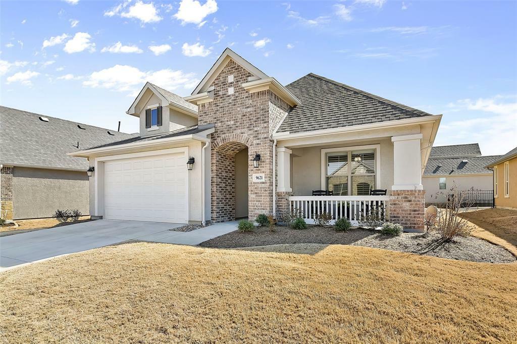 Property Photo: 9621 Creekwood Drive TX 76207