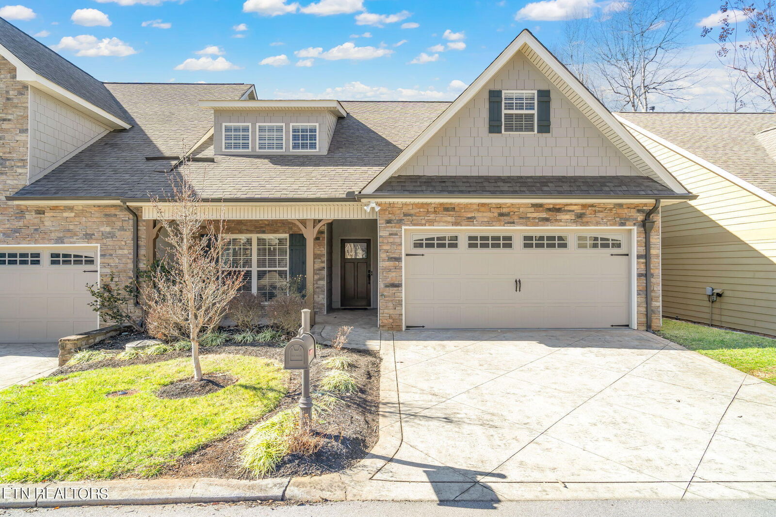 Property Photo: 1701 Cottage Wood Way TN 37919