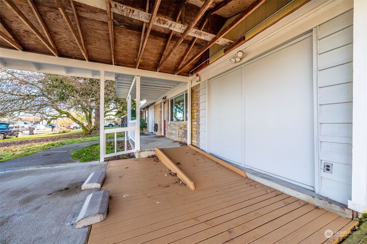 Property Photo: 6209 S 118th Place WA 98178