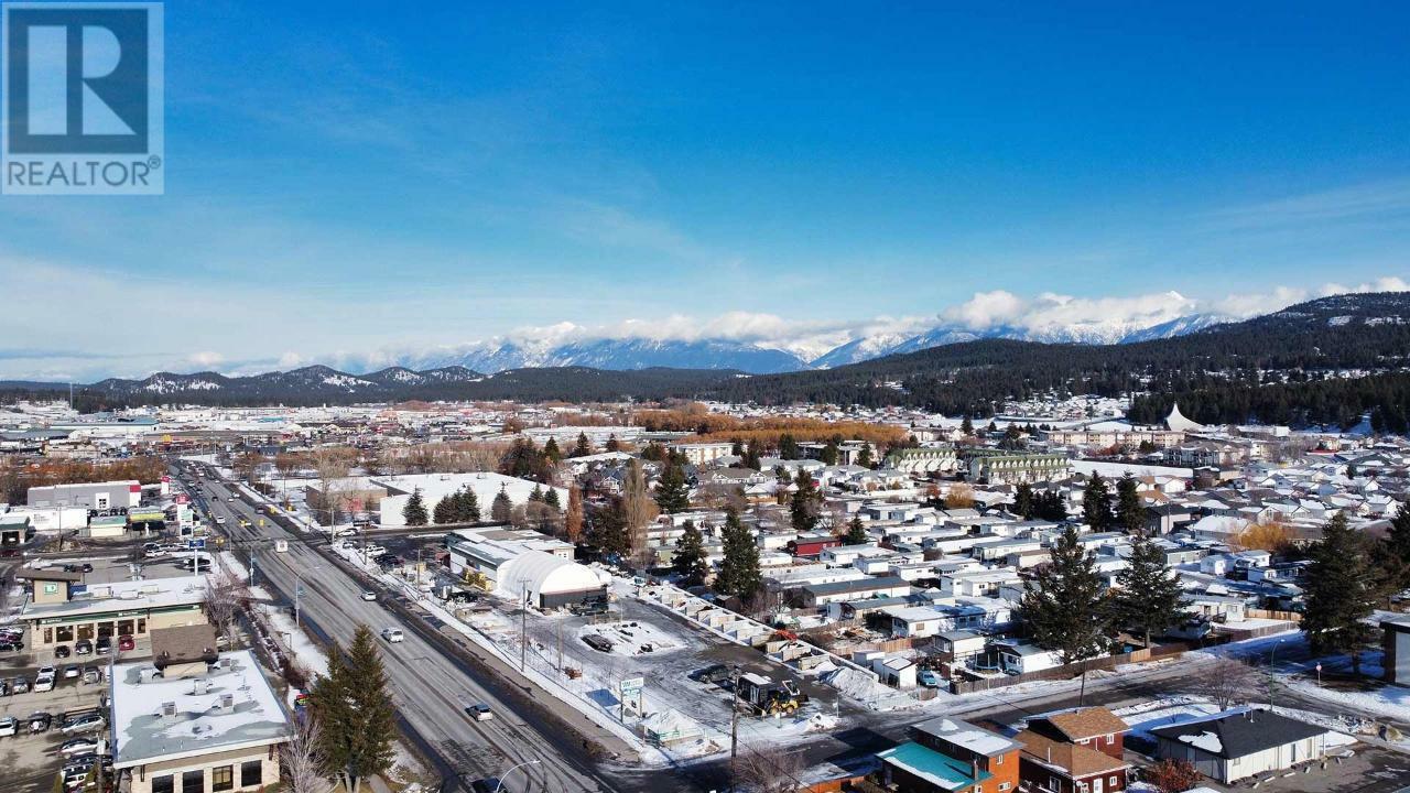 Property Photo:  2025 10th Street  BC V1C 4H5 