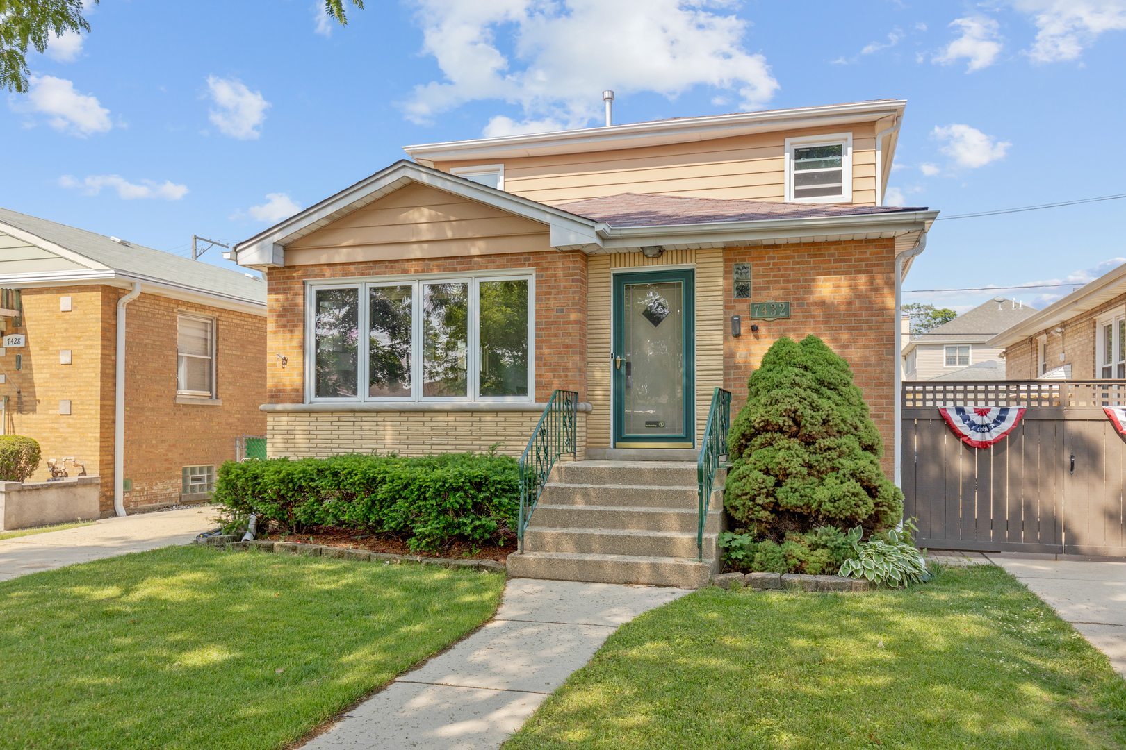 Property Photo:  7432 N Octavia Avenue  IL 60631 