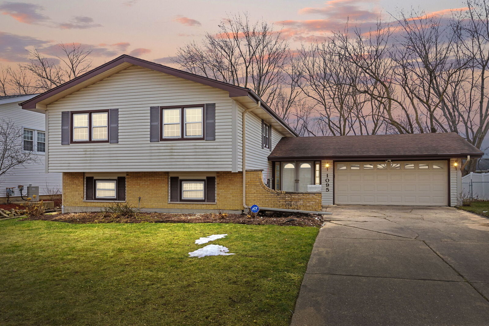 Property Photo: 1095 Hassell Road IL 60169