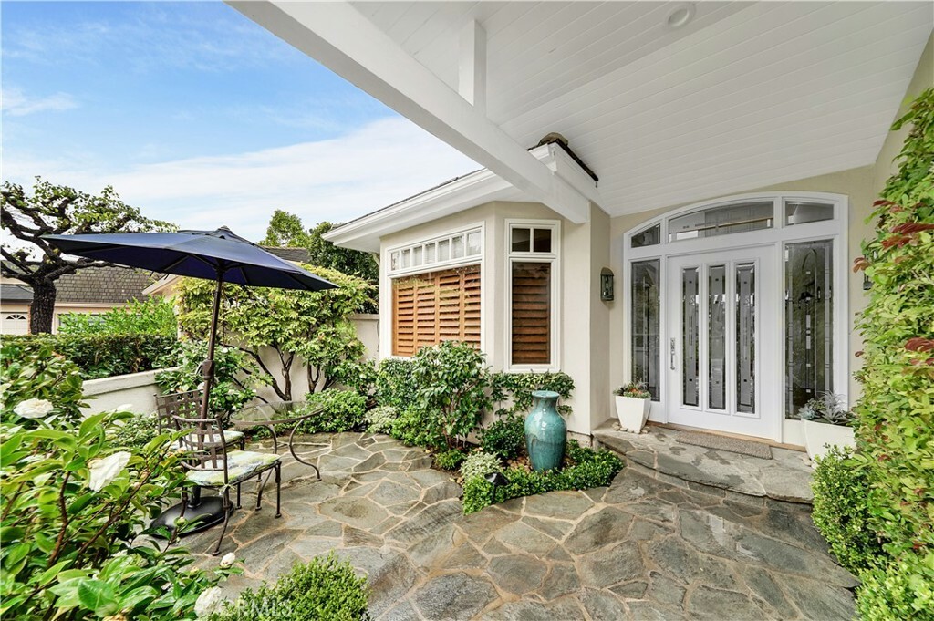 Property Photo: 7 Rue Fontaine CA 92660
