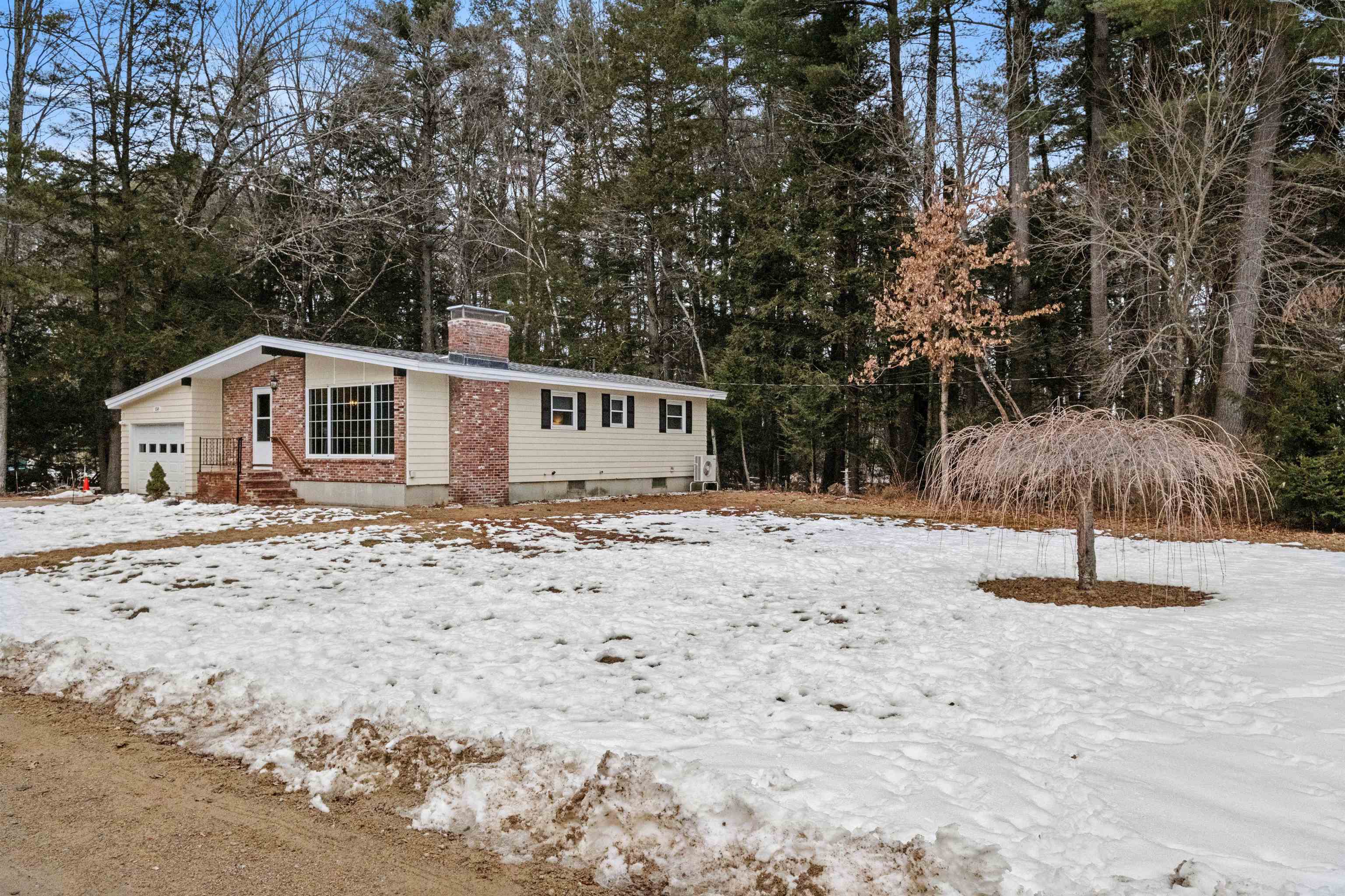 Property Photo:  158 County Road  NH 03110 