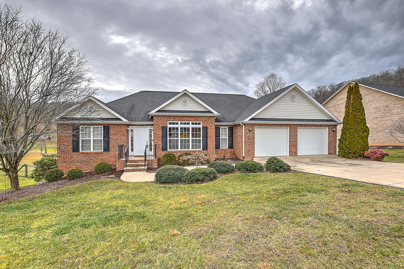 Property Photo: 433 Oak Forest Place TN 37664