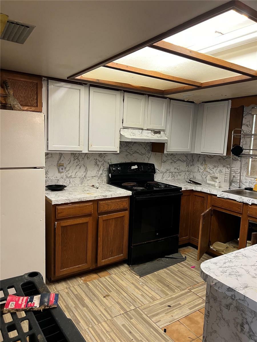 Property Photo: 679 Coral Way FL 32708