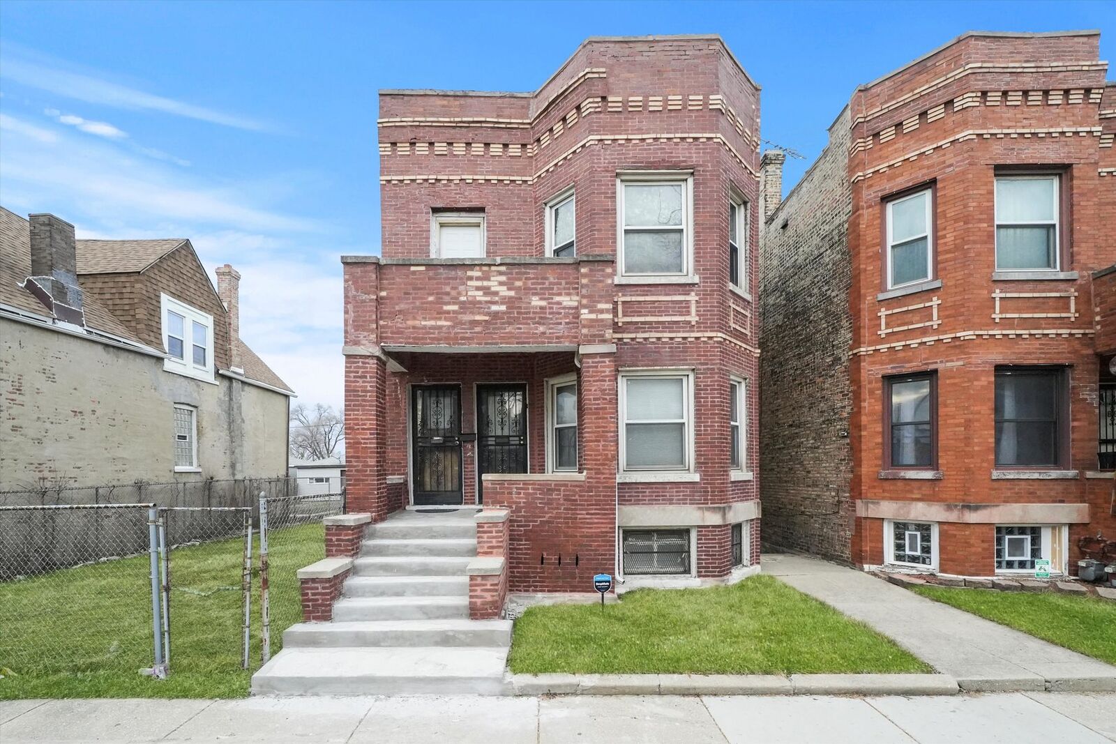 Property Photo: 4518 W Adams Street IL 60624