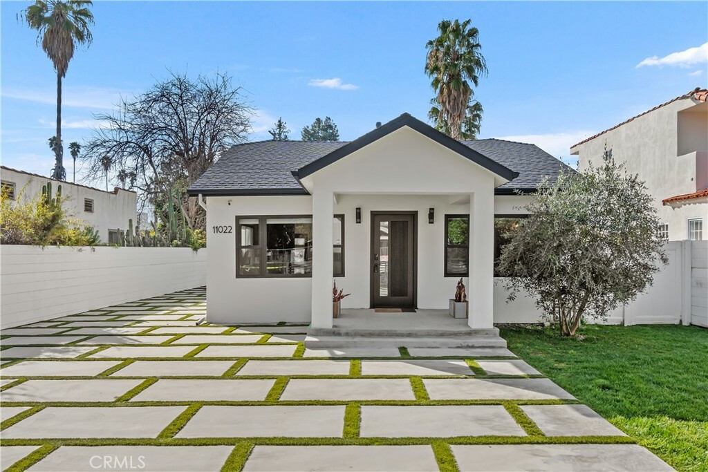 Property Photo:  11022 Blix Street  CA 91602 